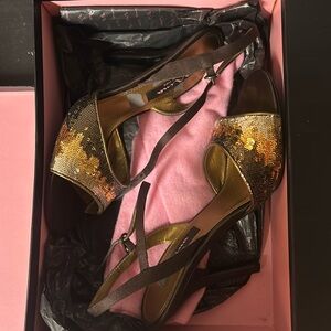 Nina size 8 heels